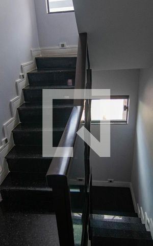 Casa à venda com 683m², 4 quartos e 3 vagasEscadas