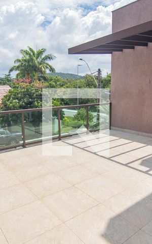 Casa à venda com 683m², 4 quartos e 3 vagasSacada