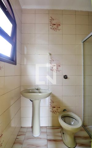 Casa à venda com 300m², 2 quartos e 1 vagaBanheiro do Quarto 2 - Suíte