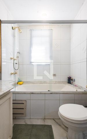 Apartamento à venda com 259m², 3 quartos e 2 vagasBanheiro da Suíte 1