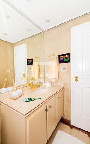 Apartamento à venda com 289m², 3 quartos e 4 vagas Apartamento à venda com 289m², 3 quartos e 4 vagasBanheiro da Suíte 2 - Térreo