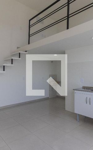 Studio para alugar com 31m², 1 quarto e sem vaga Studio para alugar com 31m², 1 quarto e sem vagaSala / Cozinha