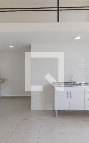 Studio para alugar com 31m², 1 quarto e sem vaga Studio para alugar com 31m², 1 quarto e sem vagaSala / Cozinha