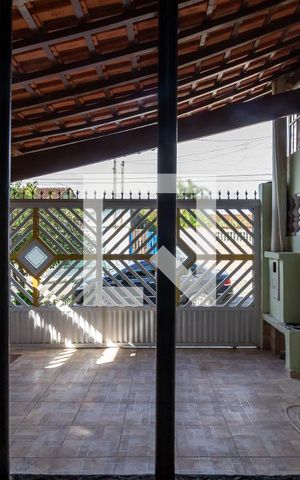 Casa para alugar com 138m², 2 quartos e 2 vagas Casa para alugar com 138m², 2 quartos e 2 vagasVista da sala
