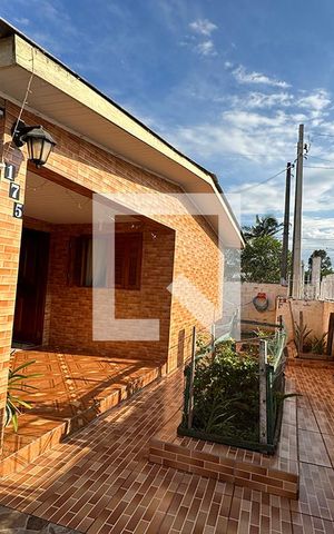 Casa à venda com 90m², 3 quartos e 2 vagasFachada
