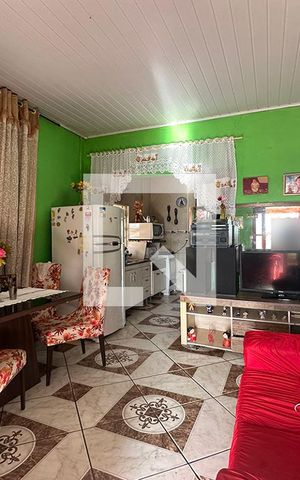 Casa à venda com 90m², 3 quartos e 2 vagasSala