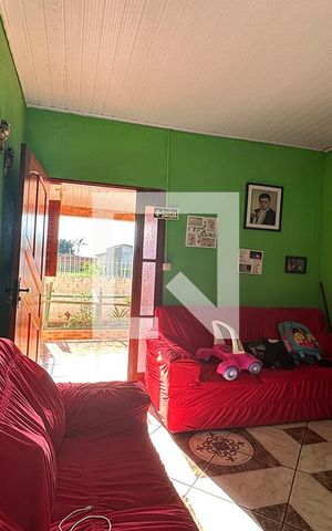 Casa à venda com 90m², 3 quartos e 2 vagasSala