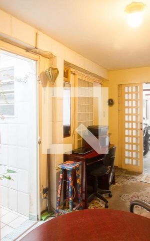 Casa à venda com 240m², 3 quartos e 4 vagasSuíte