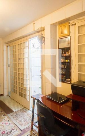 Casa à venda com 240m², 3 quartos e 4 vagasSuíte