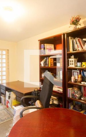 Casa à venda com 240m², 3 quartos e 4 vagasSuíte