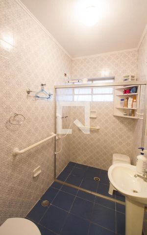 Casa à venda com 240m², 3 quartos e 4 vagasBanheiro 1