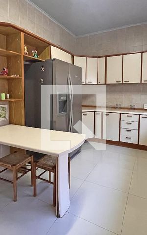 Casa de condomínio à venda com 300m², 4 quartos e 2 vagasCozinha