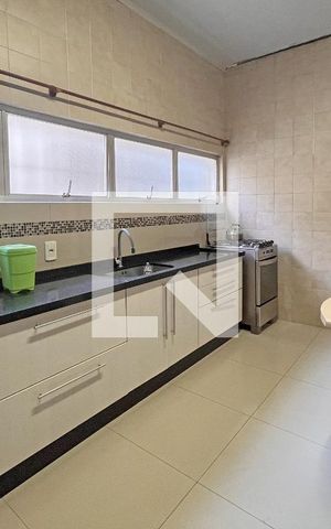Casa de condomínio à venda com 300m², 4 quartos e 2 vagasCozinha