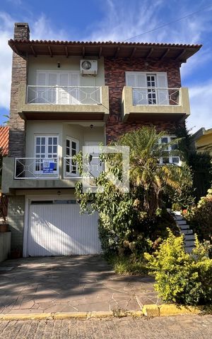 Casa de condomínio à venda com 300m², 4 quartos e 2 vagasFachada