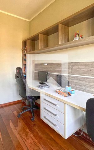 Casa de condomínio à venda com 300m², 4 quartos e 2 vagasQuarto Reversível