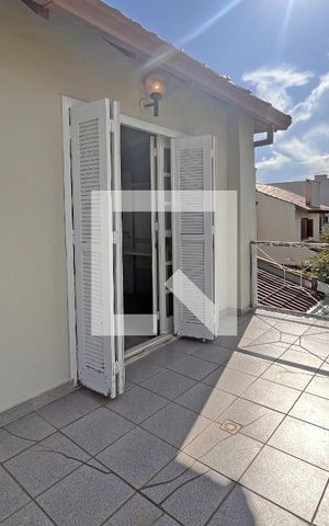 Casa de condomínio à venda com 300m², 4 quartos e 2 vagasQuarto 3 - Varanda