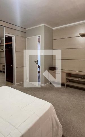 Casa de condomínio à venda com 300m², 4 quartos e 2 vagasSuíte
