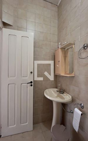 Casa de condomínio à venda com 300m², 4 quartos e 2 vagasBanheiro de Serviço
