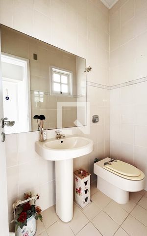 Casa de condomínio à venda com 300m², 4 quartos e 2 vagasLavabo