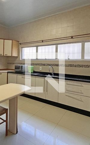 Casa de condomínio à venda com 300m², 4 quartos e 2 vagasCozinha