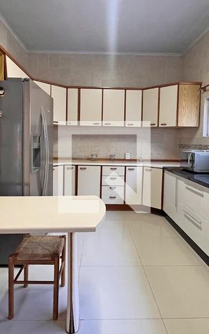 Casa de condomínio à venda com 300m², 4 quartos e 2 vagasCozinha