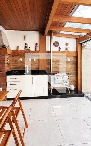 Casa de condomínio à venda com 300m², 4 quartos e 2 vagasEspaço Gourmet