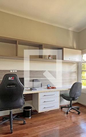 Casa de condomínio à venda com 300m², 4 quartos e 2 vagasQuarto Reversível