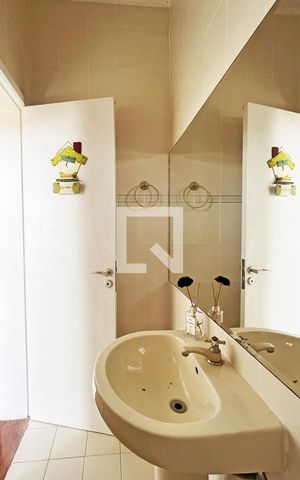 Casa de condomínio à venda com 300m², 4 quartos e 2 vagasLavabo