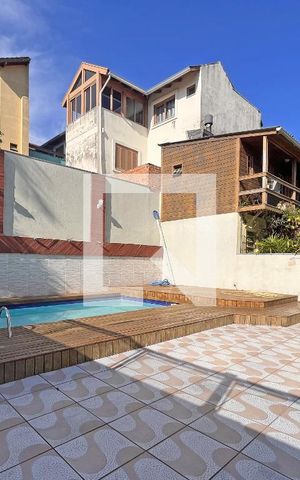 Casa de condomínio à venda com 300m², 4 quartos e 2 vagasPiscina Privativa
