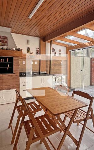 Casa de condomínio à venda com 300m², 4 quartos e 2 vagasEspaço Gourmet