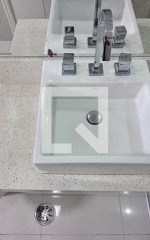 Apartamento à venda com 500m², 4 quartos e 6 vagasBanheiro da Suíte 1