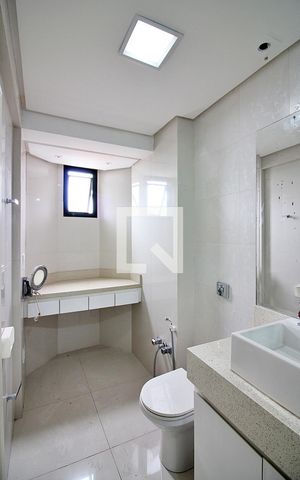 Apartamento à venda com 500m², 4 quartos e 6 vagasBanheiro da Suíte 1