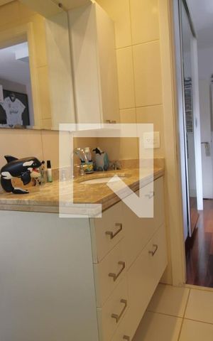 Apartamento à venda com 204m², 3 quartos e 4 vagasBanheiro da suíte 2