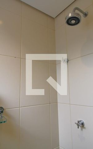 Apartamento à venda com 204m², 3 quartos e 4 vagasChuveiro banheiro da suíte 2