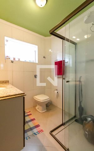 Casa à venda com 210m², 4 quartos e 2 vagas Casa à venda com 210m², 4 quartos e 2 vagasBanheiro da Suíte 2