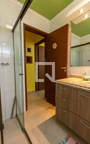 Casa à venda com 210m², 4 quartos e 2 vagas Casa à venda com 210m², 4 quartos e 2 vagasBanheiro da Suíte 2