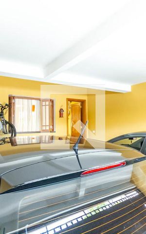 Casa à venda com 210m², 4 quartos e 2 vagas Casa à venda com 210m², 4 quartos e 2 vagasGaragem