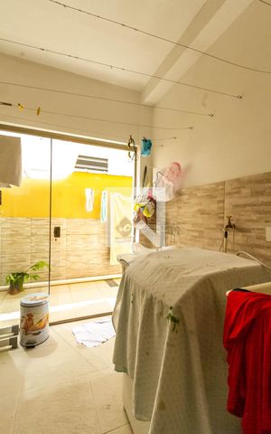Casa à venda com 210m², 4 quartos e 2 vagas Casa à venda com 210m², 4 quartos e 2 vagasÁrea de Serviço