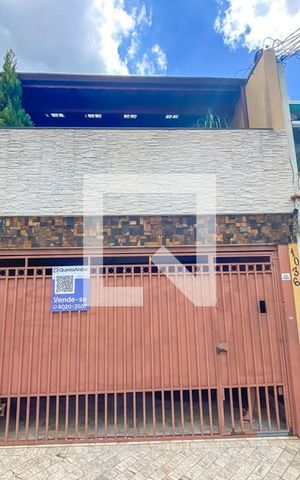Casa à venda com 210m², 4 quartos e 2 vagas Casa à venda com 210m², 4 quartos e 2 vagasFachada