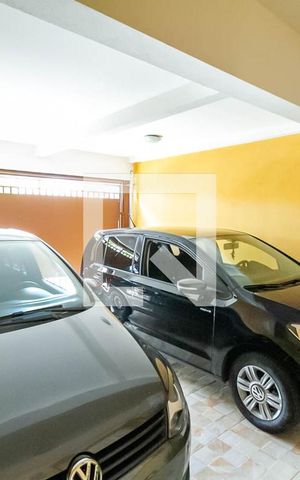Casa à venda com 210m², 4 quartos e 2 vagas Casa à venda com 210m², 4 quartos e 2 vagasGaragem