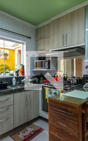 Casa à venda com 210m², 4 quartos e 2 vagas Casa à venda com 210m², 4 quartos e 2 vagasCozinha