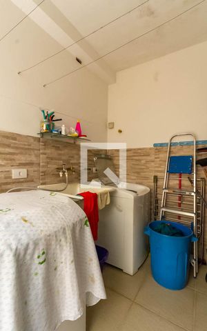 Casa à venda com 210m², 4 quartos e 2 vagas Casa à venda com 210m², 4 quartos e 2 vagasÁrea de Serviço
