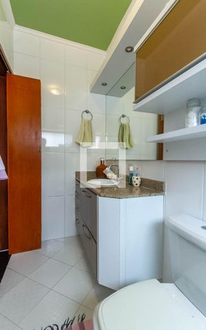 Casa à venda com 210m², 4 quartos e 2 vagas Casa à venda com 210m², 4 quartos e 2 vagasBanheiro da Suíte 1