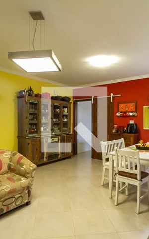 Casa à venda com 210m², 4 quartos e 2 vagas Casa à venda com 210m², 4 quartos e 2 vagasSala 1
