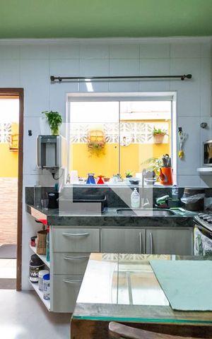 Casa à venda com 210m², 4 quartos e 2 vagas Casa à venda com 210m², 4 quartos e 2 vagasCozinha