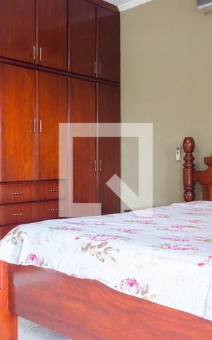 Casa à venda com 225m², 2 quartos e 7 vagas Casa à venda com 225m², 2 quartos e 7 vagasSuíte 1