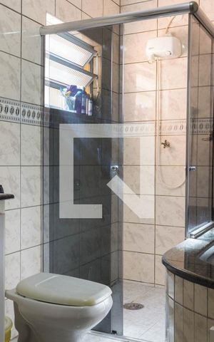 Casa à venda com 225m², 2 quartos e 7 vagas Casa à venda com 225m², 2 quartos e 7 vagasBanheiro da Suíte 1