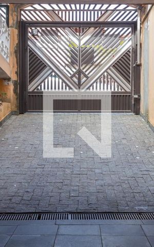 Casa à venda com 225m², 2 quartos e 7 vagas Casa à venda com 225m², 2 quartos e 7 vagasGaragem