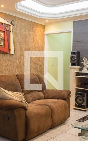 Casa à venda com 225m², 2 quartos e 7 vagas Casa à venda com 225m², 2 quartos e 7 vagasSala