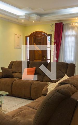 Casa à venda com 225m², 2 quartos e 7 vagas Casa à venda com 225m², 2 quartos e 7 vagasSala